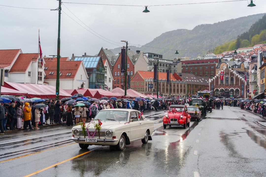 Veterankjøretøy i 17. mai-prosesjonen – A7400732