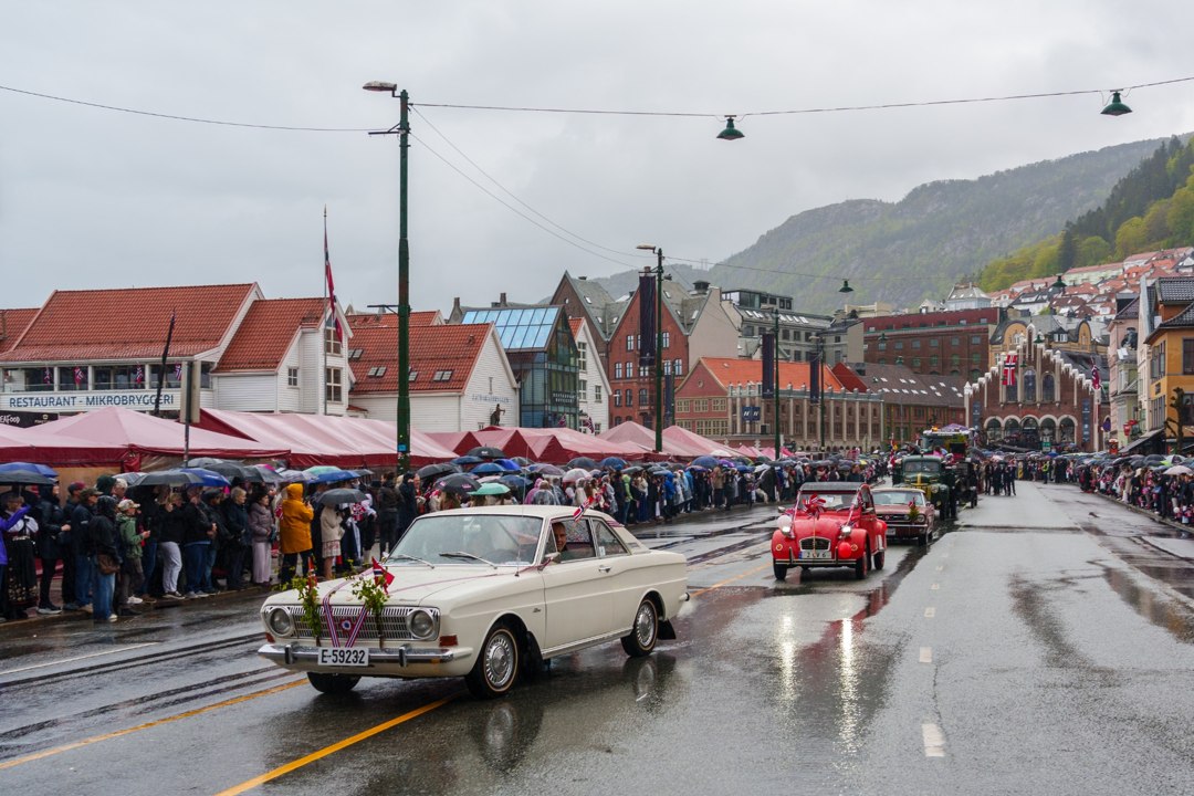 Veterankjøretøy i 17. mai-prosesjonen – A7400733