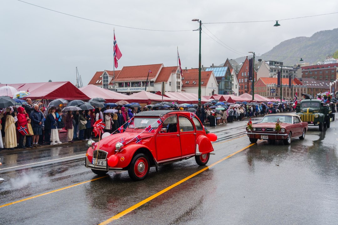 Veterankjøretøy i 17. mai-prosesjonen – A7400745