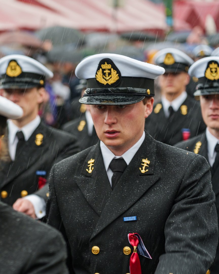 Uniformerte deltakere i prosesjonen – A7400245