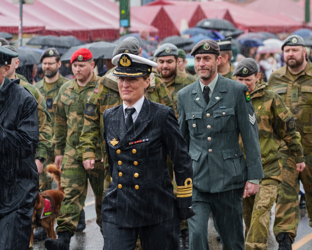 Uniformerte deltakere i prosesjonen – A7400263