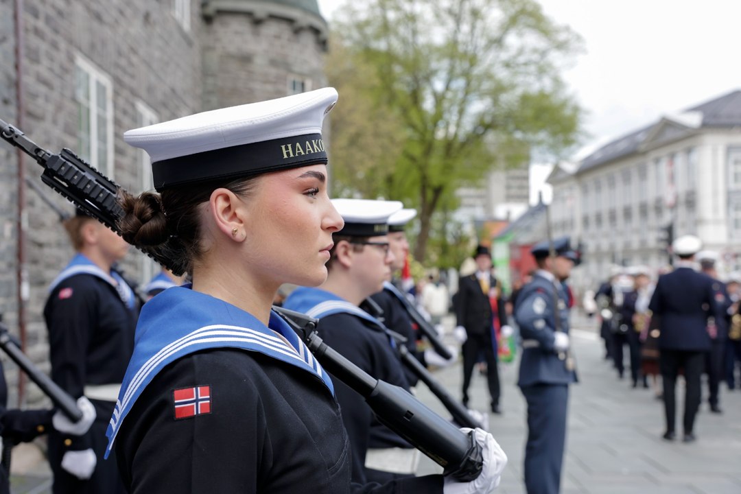 Uniformerte deltakere under feiringen – _SKR5268