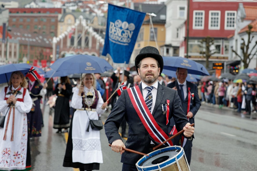 Trommeslagere i prosesjonen – _SKR5469