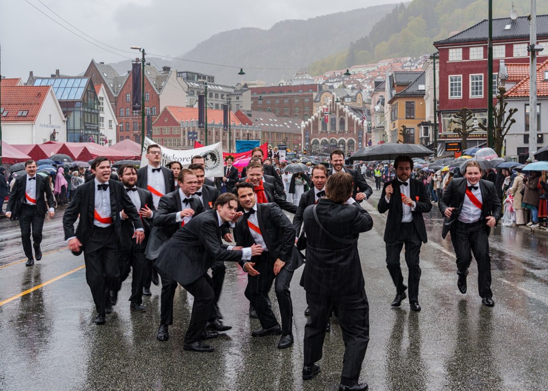 Studenter i 17. mai-prosesjonen – A7400545