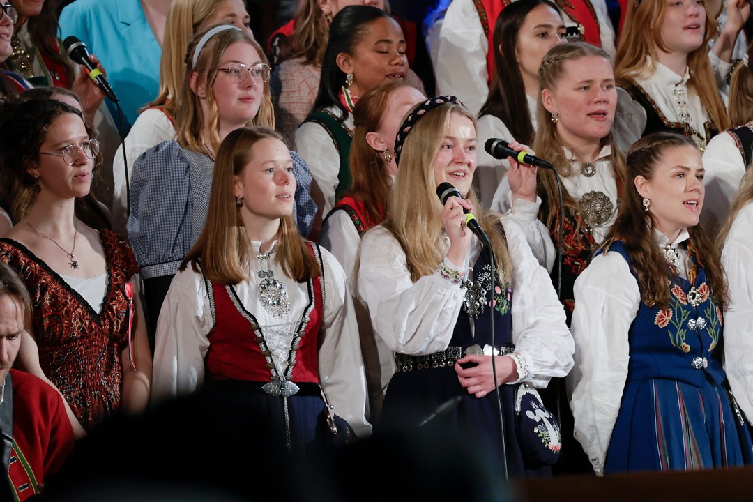 Kor som synger i en kirke – _SKR6085