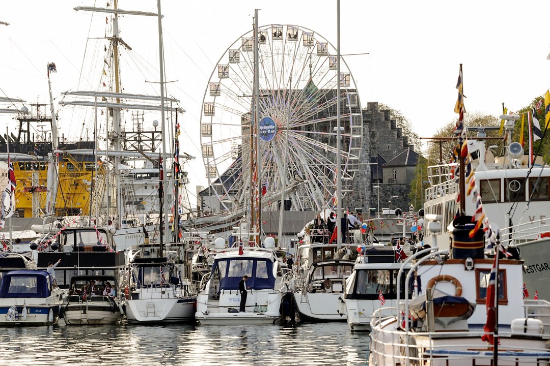 Båter og pariserhjul ved havnen – _SKR6103