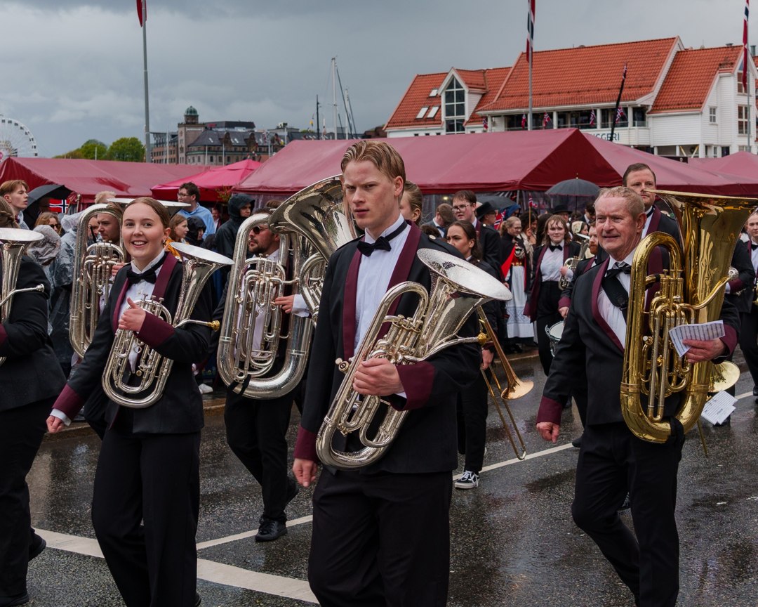 Messingmusikere i prosesjonen – A7401025