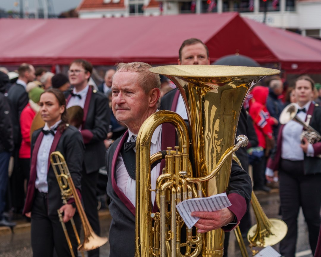 Messingmusikere i prosesjonen – A7401026