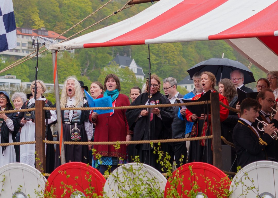 Kor på Vikingskipet under feiringen – A7401294
