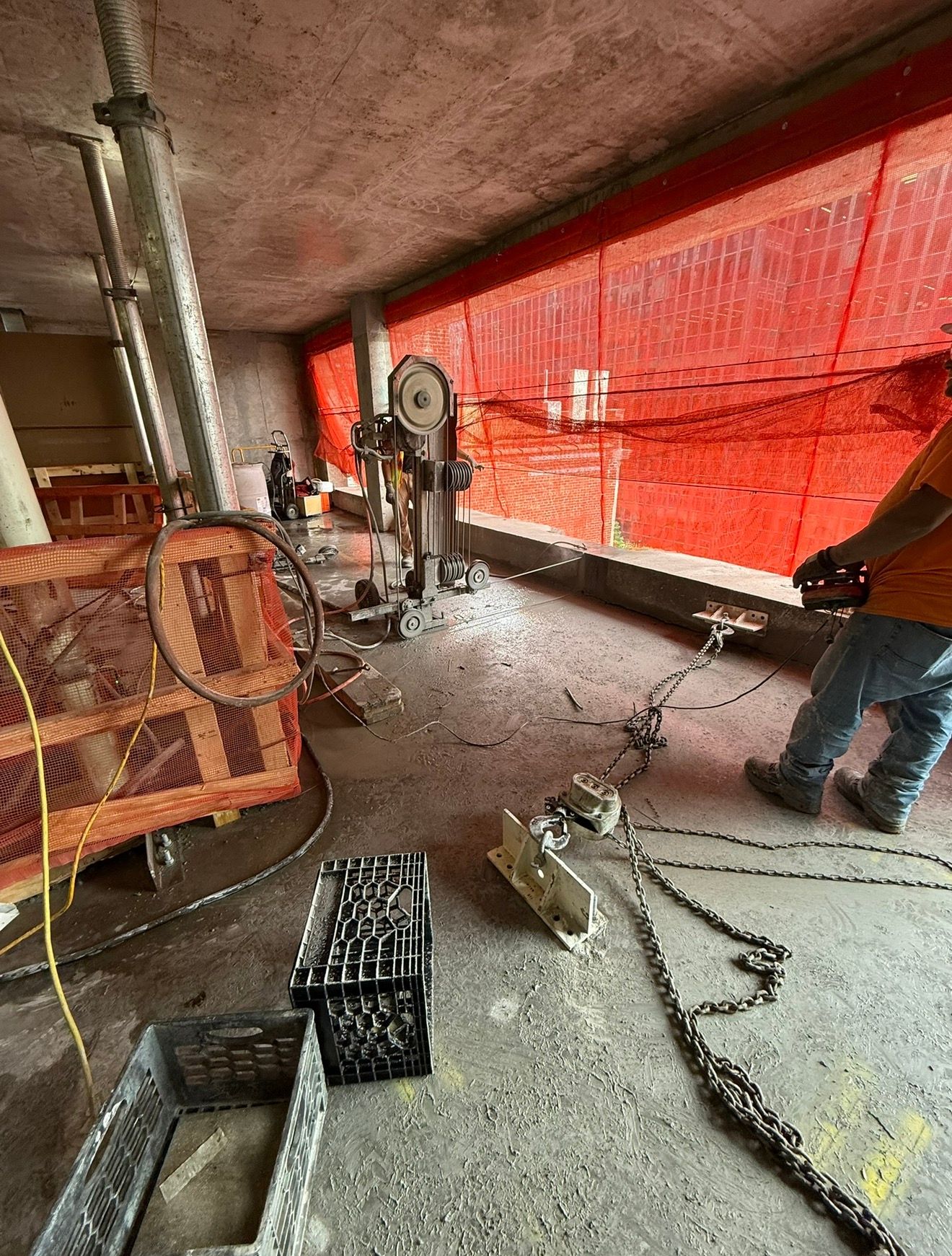 Wire saw set up inside a building