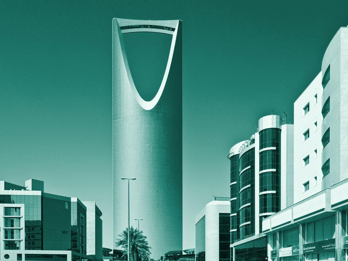 Kingdom Centre tower on the Riyadh skyline, Saudi Arabia