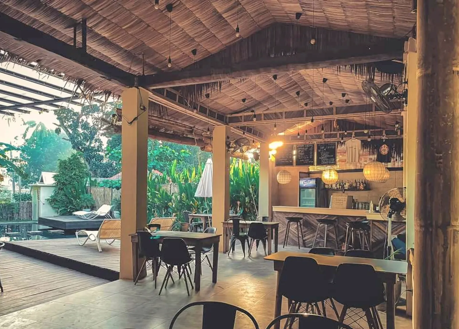 Open-air restaurant and dining area at Bongo Bongo Divers, Dauin
