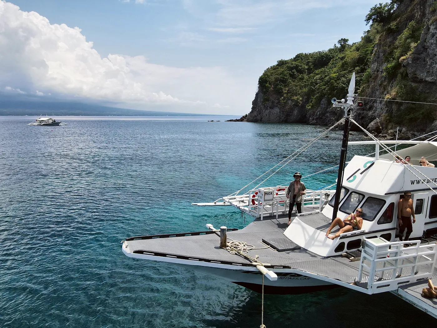 Guests relaxing on the Bongo Bongo dive boat at Apo Island