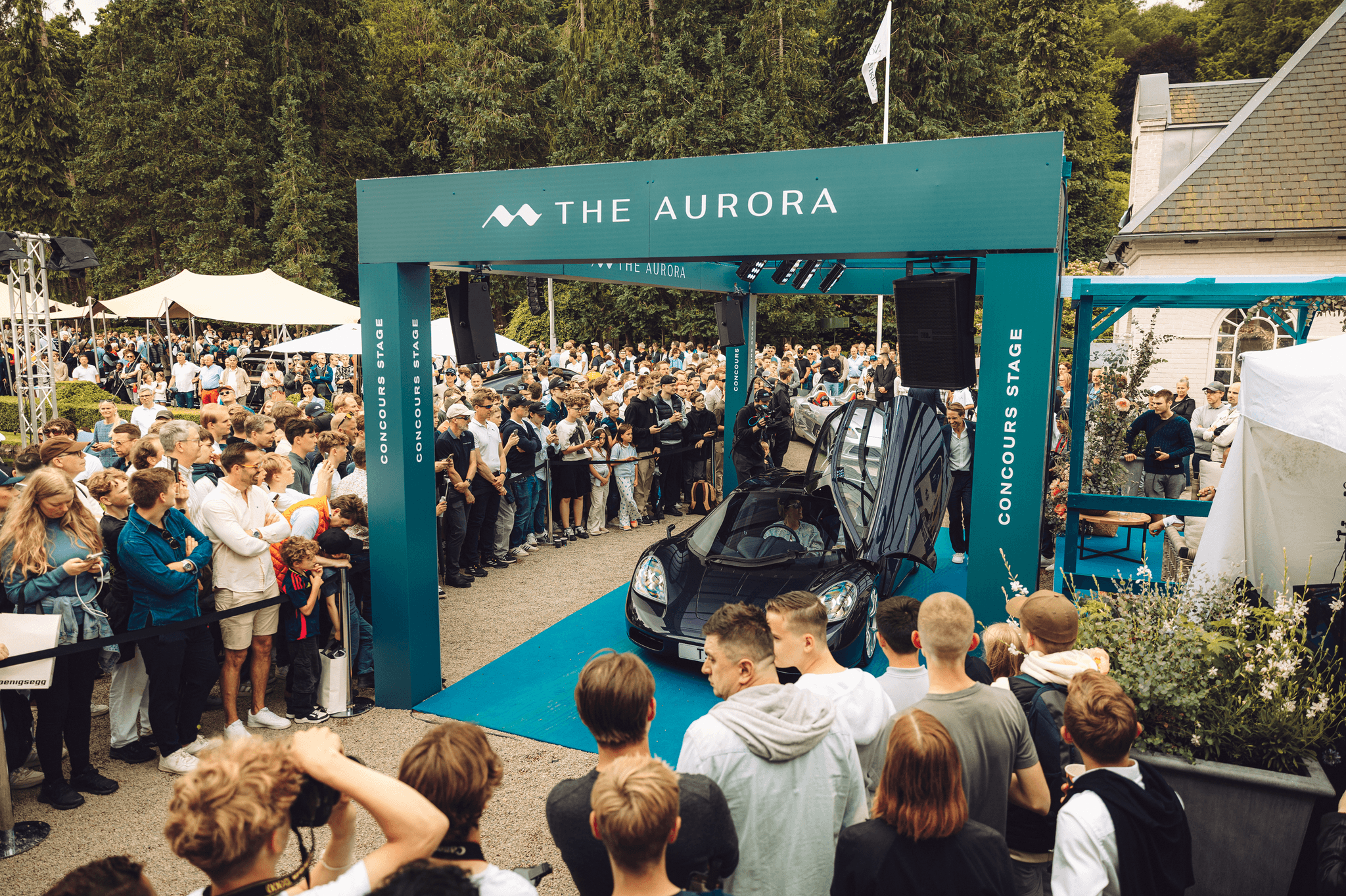 Crowds at The Aurora entrance gate