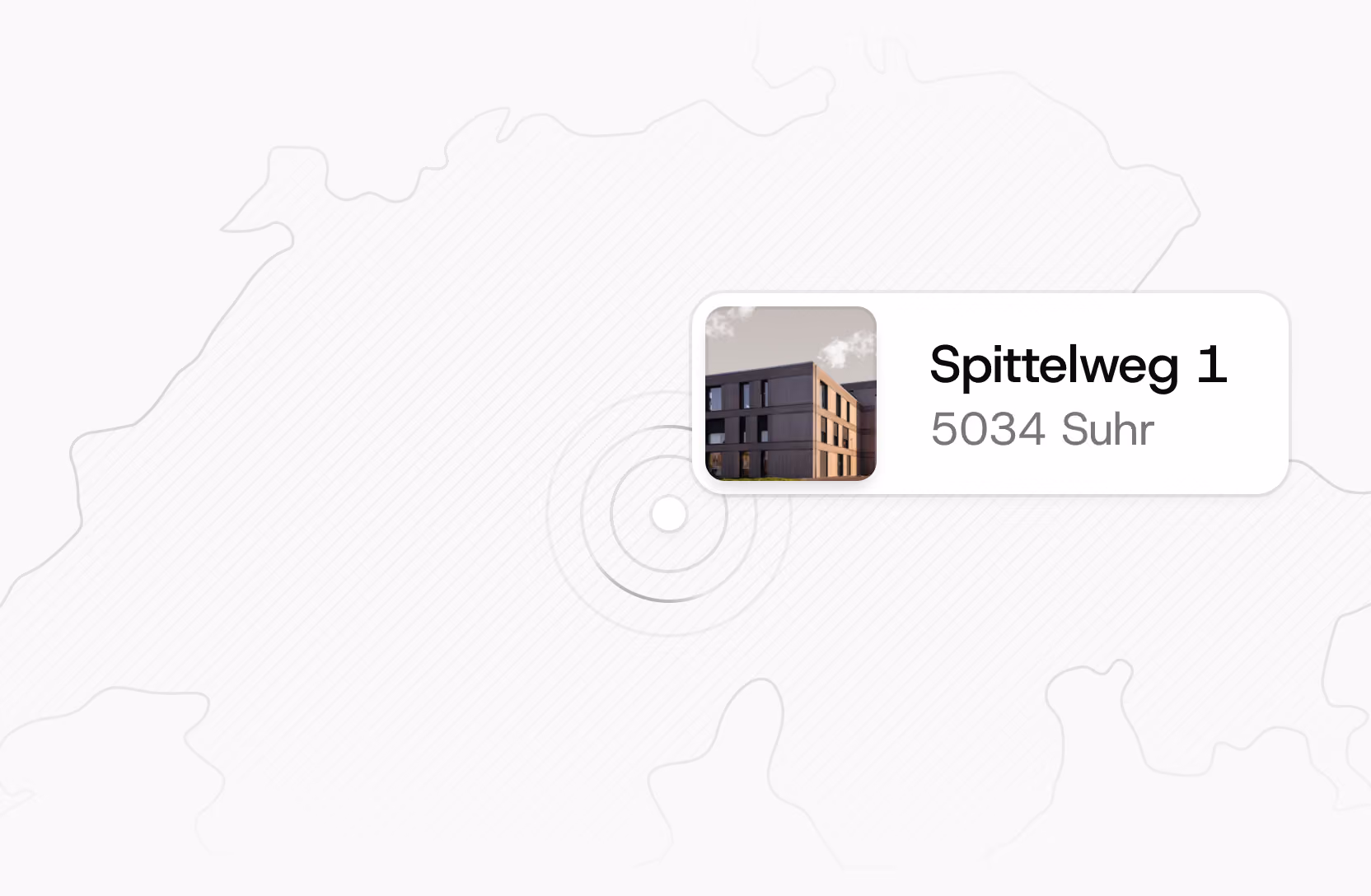 Kartenumriss mit hervorgehobenem Standort, auf dem ein Bild eines modernen Gebäudes und der Text „Spittelweg 1, 5034 Suhr“ zu sehen sind.