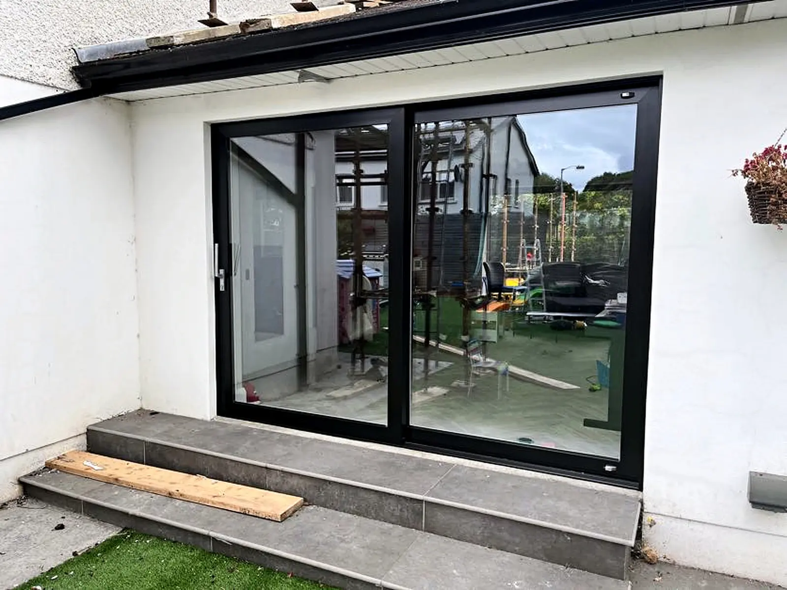 Sliding door finish