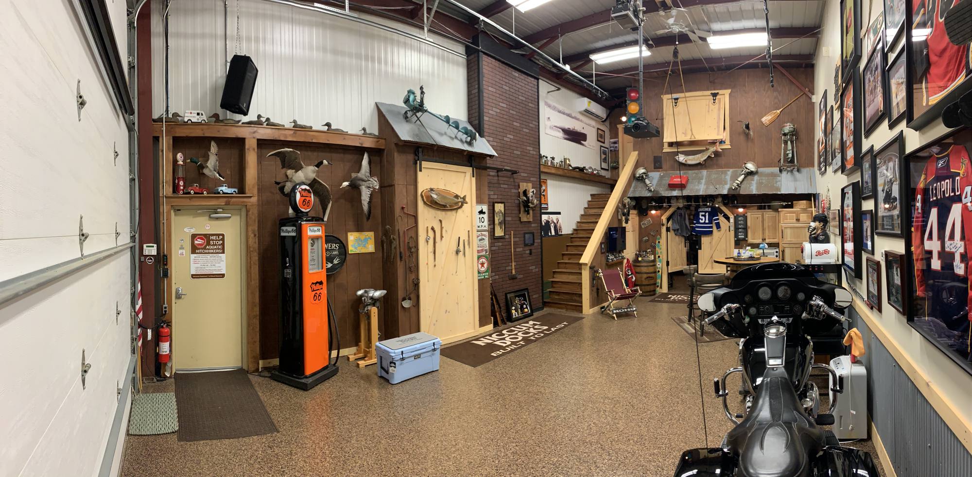 Small-business owner's garage with a lounge, bar and loft