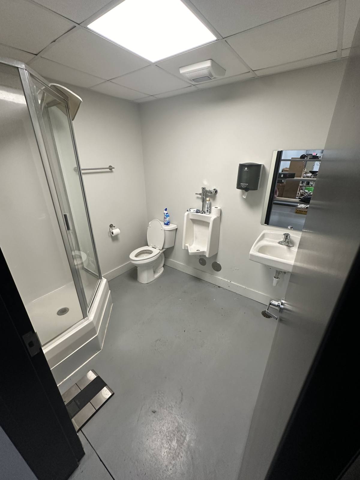 Full bathroom with a shower, toilet and sink