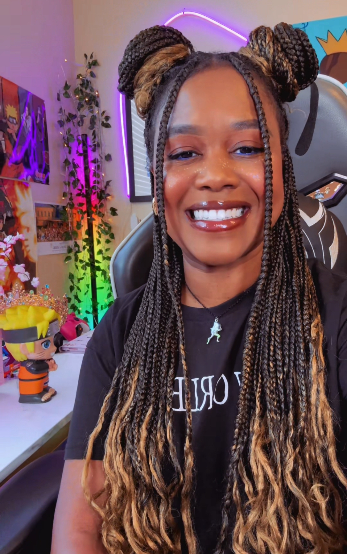 ElleDotMo