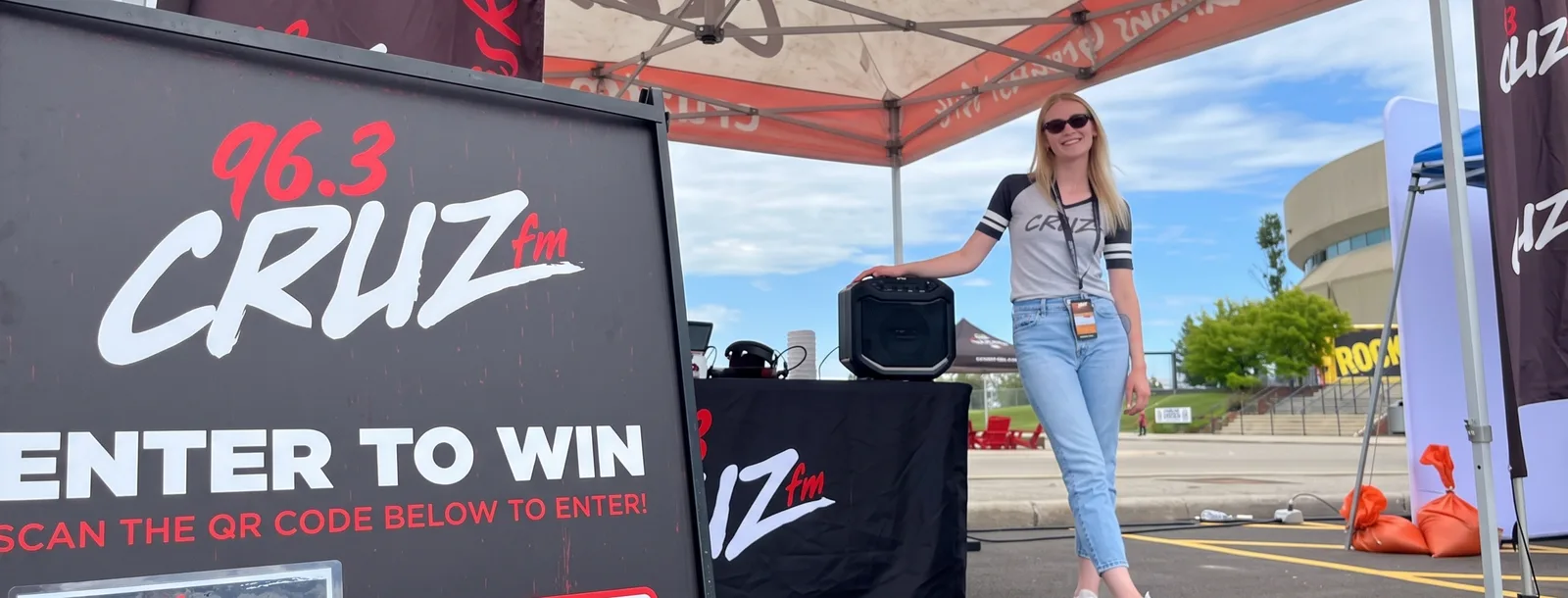 Cruz FM host