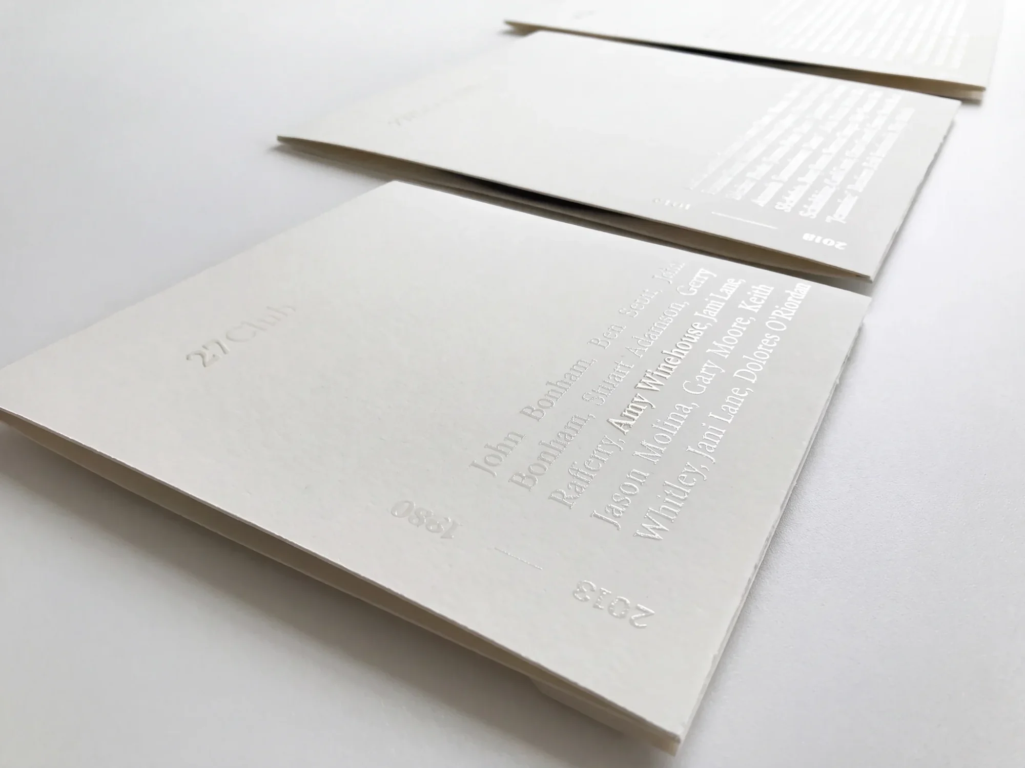 The backs at a low angle. On the 7-inch, the musicians alcohol killed, 1980 to 2013, in gloss ink; Amy Winehouse, who died at 27, stands higher and shines brighter than the rest.