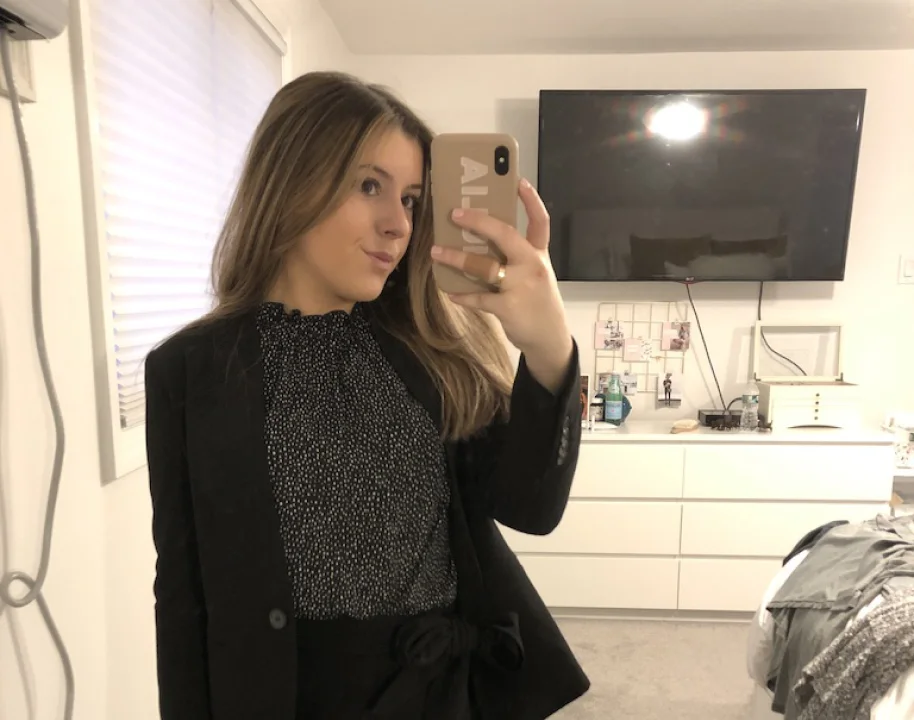 Giulia Guerrieri taking a mirror selfie