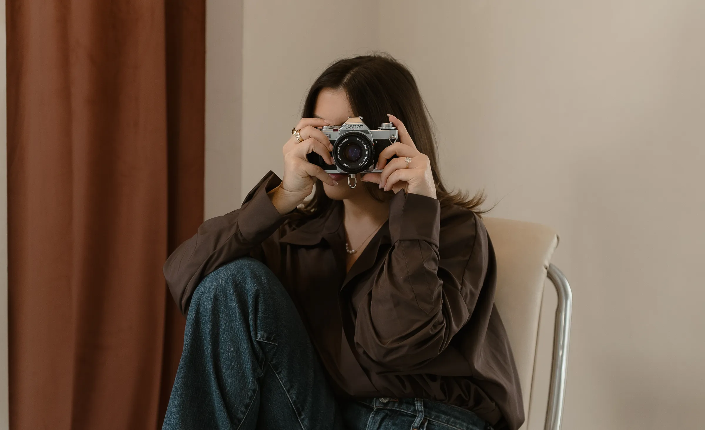 Giulia Guerrieri holding a film camera