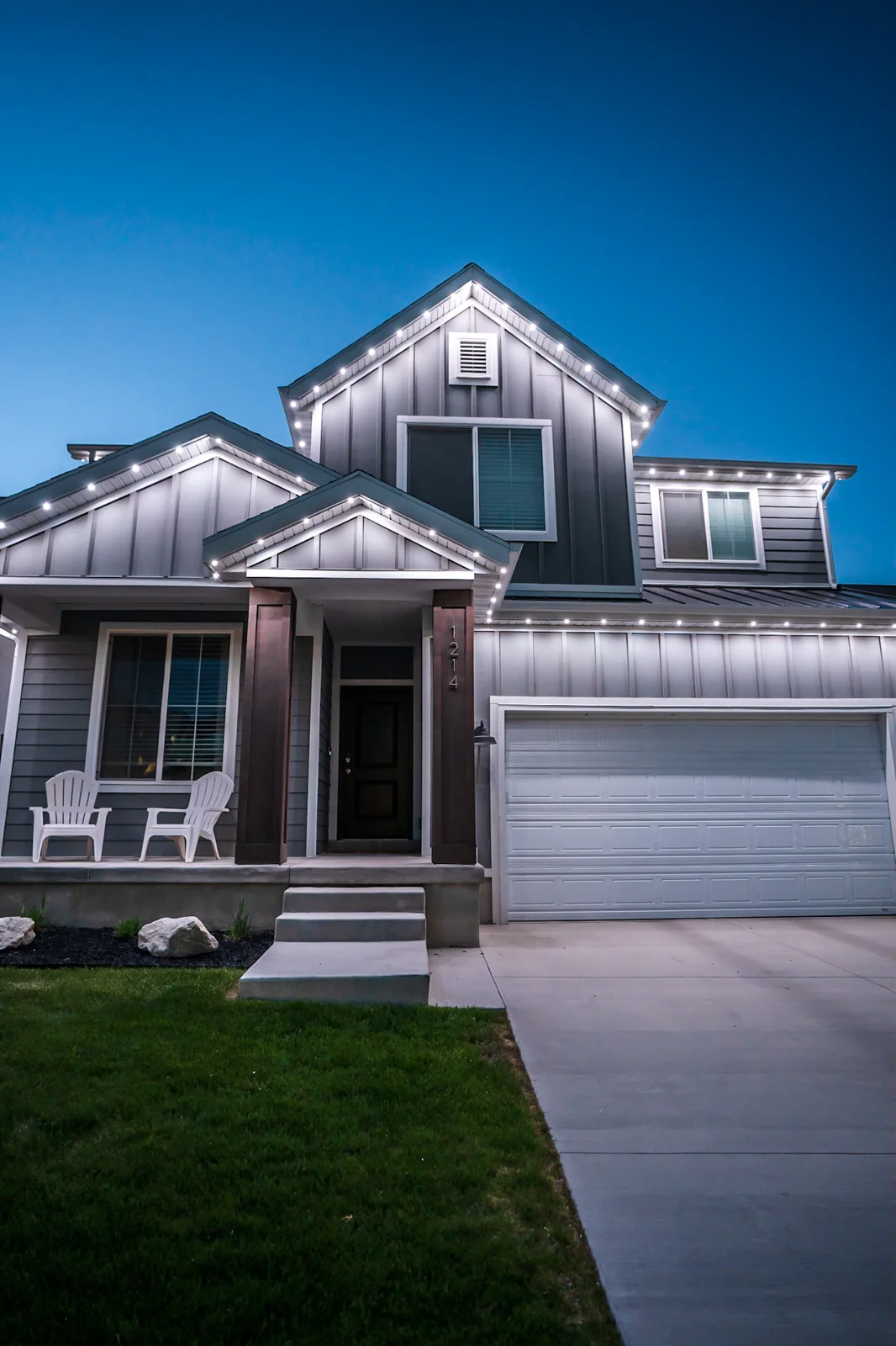 White JellyFish lights outlining a home’s roofline.