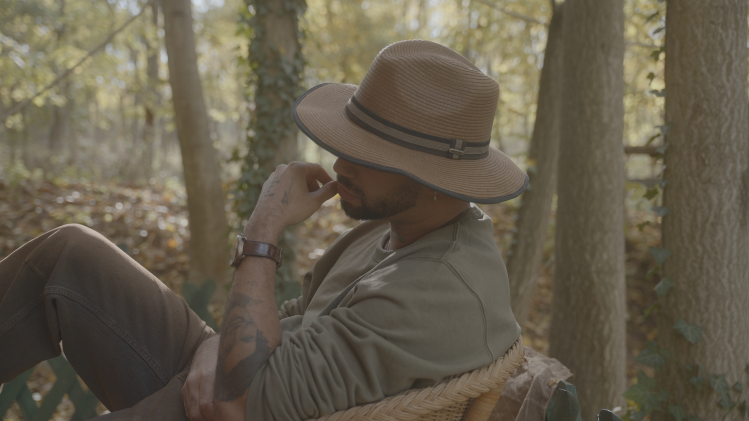 Still from the official YOU music video by Kállay Saunders, directed by Leho Daniel (5 of 11)