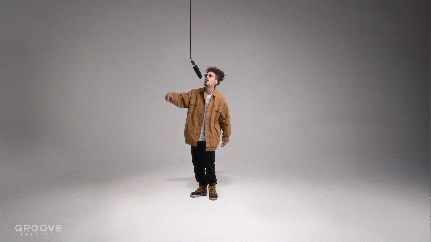 Davide Shorty performing Fuorigioco live on GROOVE Sessions, video still 5