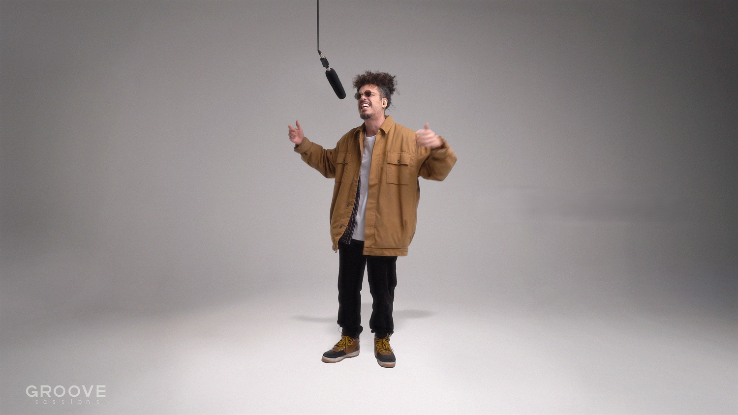 Davide Shorty performing Fuorigioco live on GROOVE Sessions, video still 4