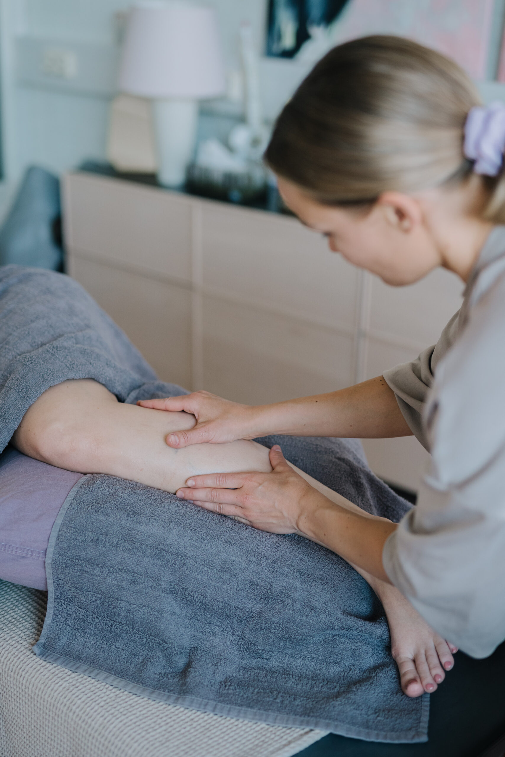 Johanna Tossavainen giving manual treatment