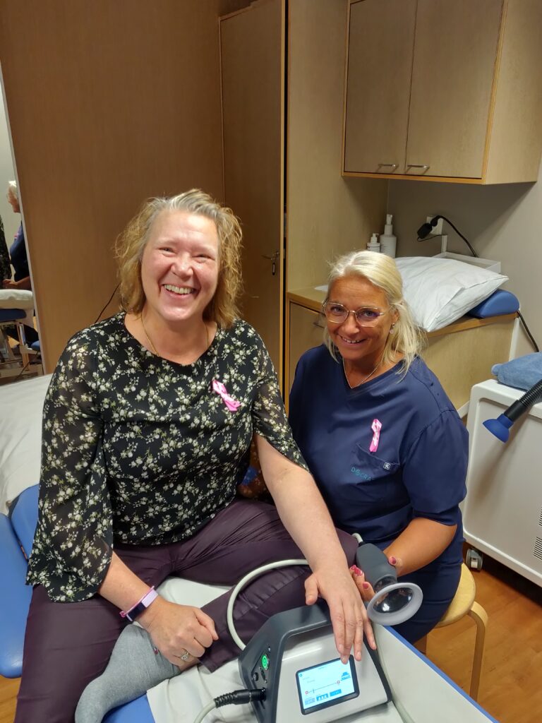 Oona receiving LymphaTouch treatment at Docrates Cancer Center