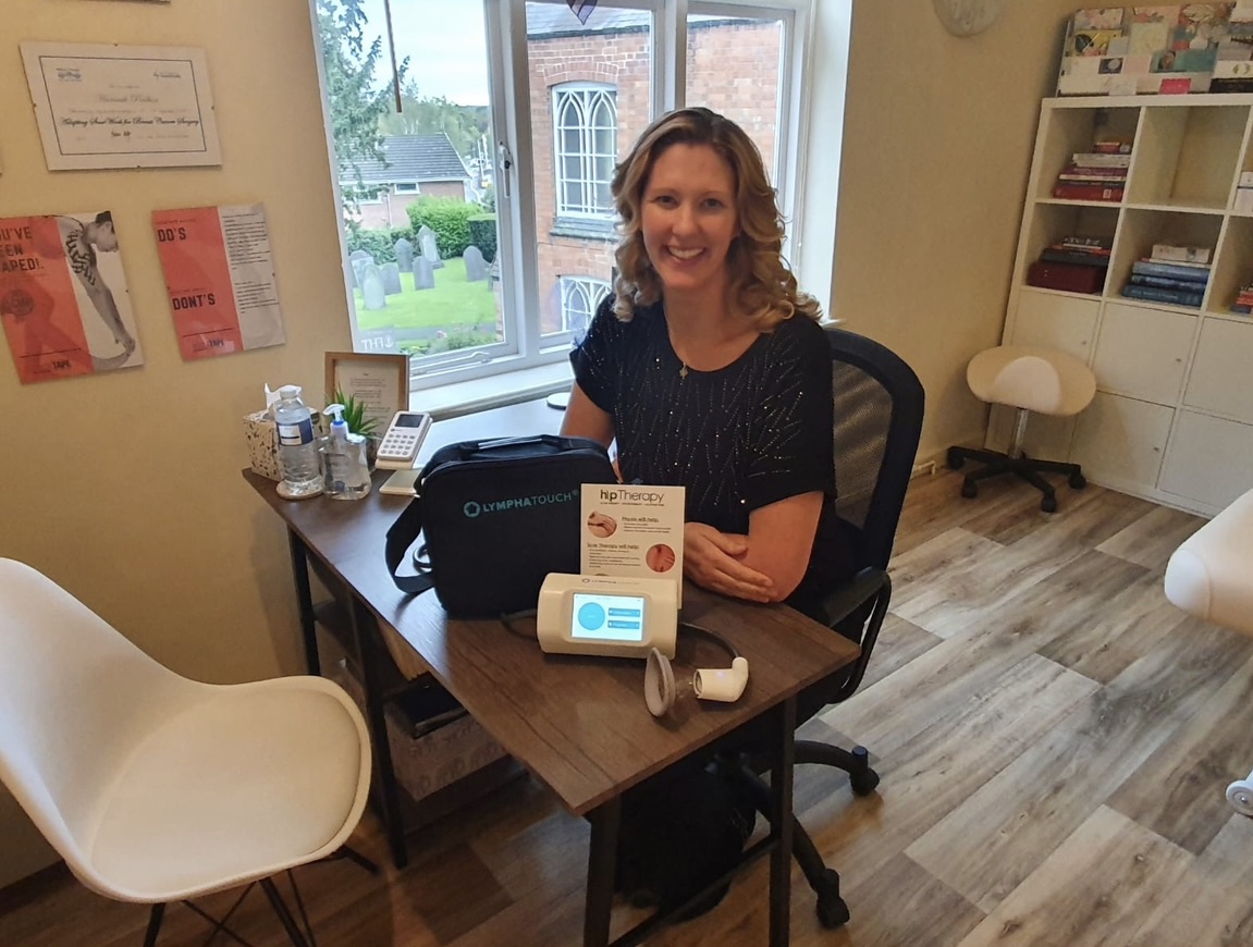 Hannah Poulton with her new LymphaTouch device in 2020