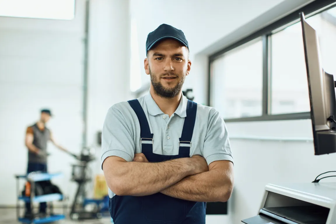 Glücklicher Objektleiter bei der Arbeit