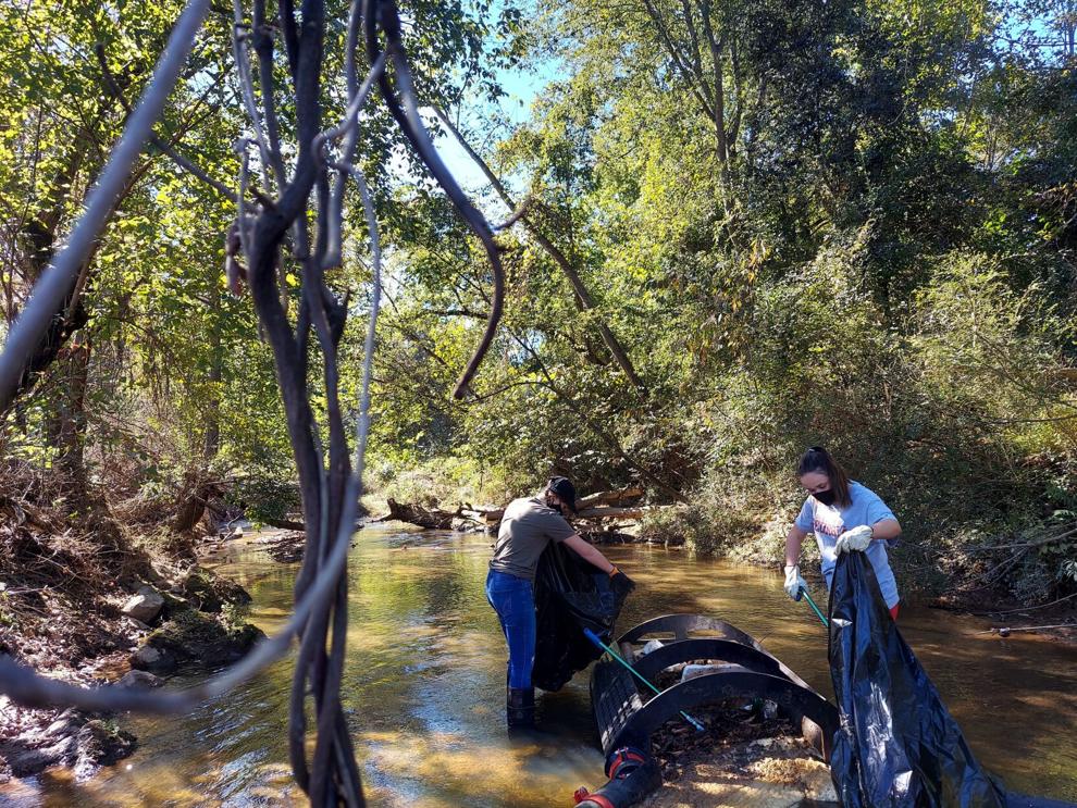 UGA students work to clear trash from Oconee River
