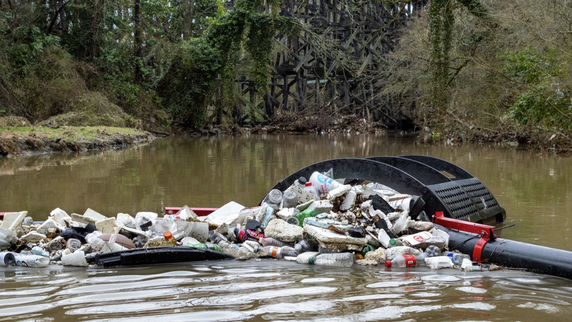 Trash traps keep plastic bottles from floating downstream