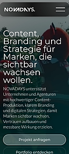 Die Website von Novadays auf dem Telefon