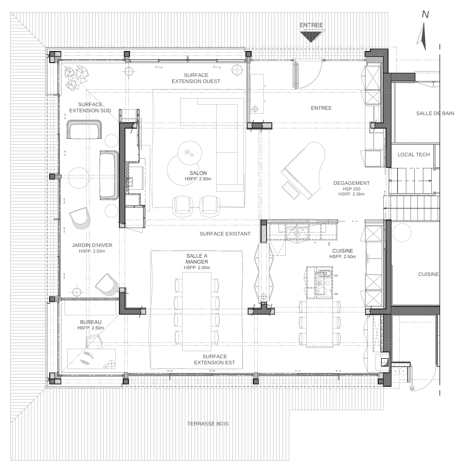 Plan après travaux : entrée, salon, salle à manger, cuisine ouverte, jardin d'hiver et bureau, bordés d'une terrasse en bois.