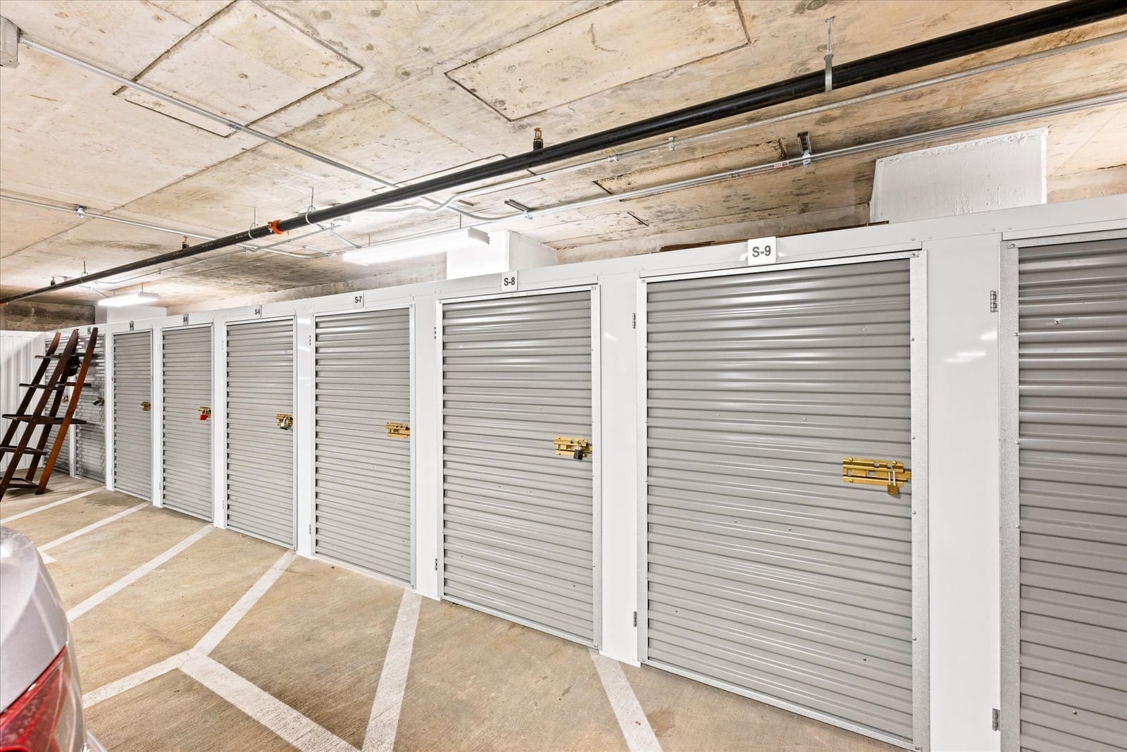 Storage unit