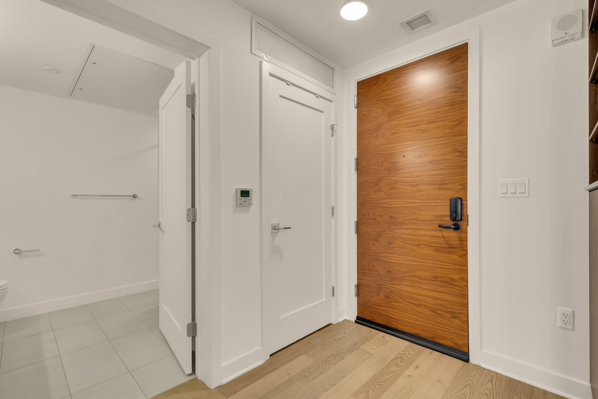 Entry at Kennedy on L #1105