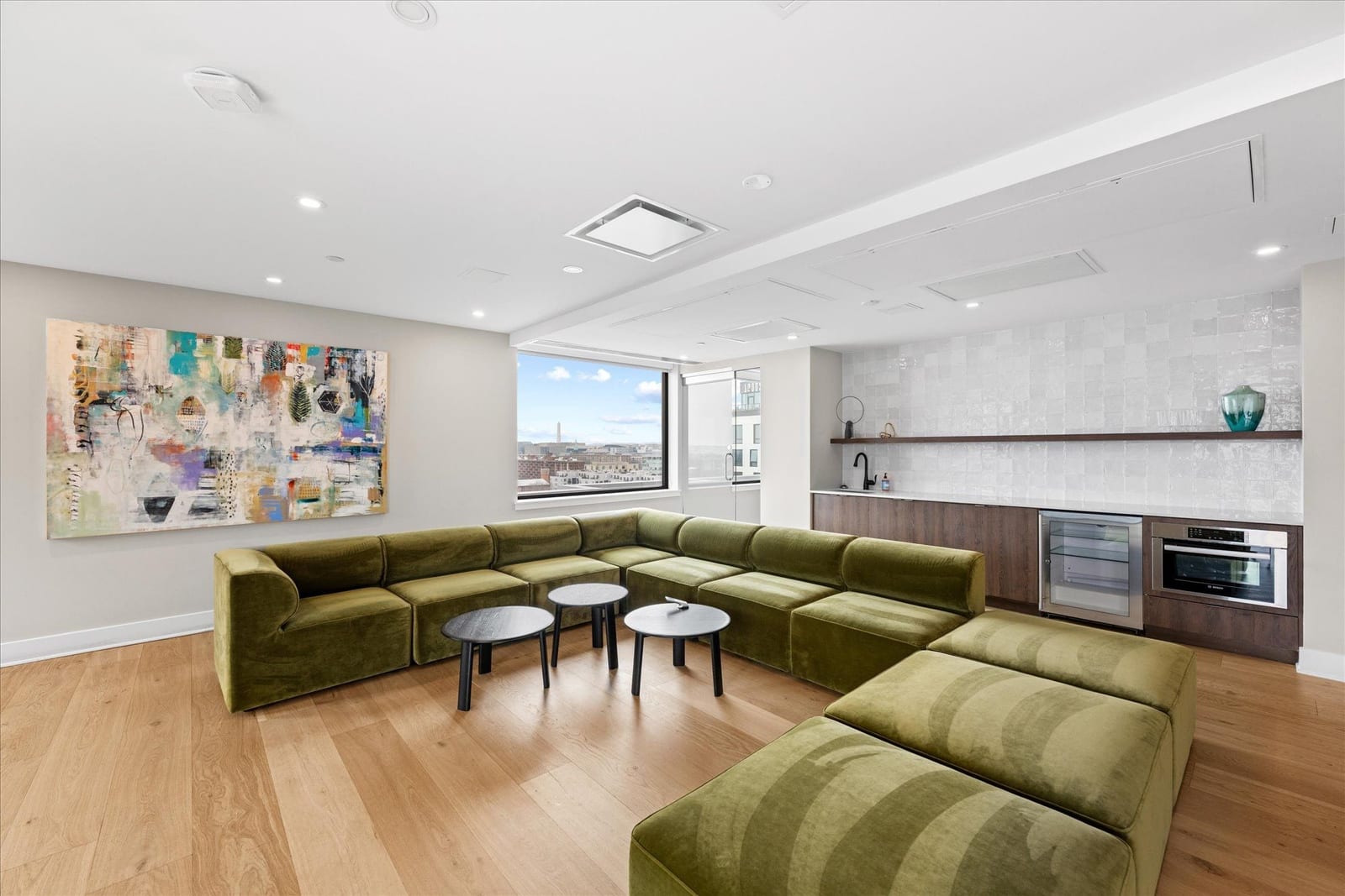 Kennedy on L lounge with city view