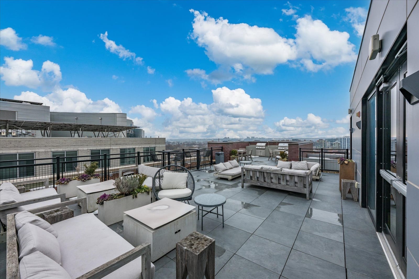 Rooftop terrace at Kennedy on L with city views