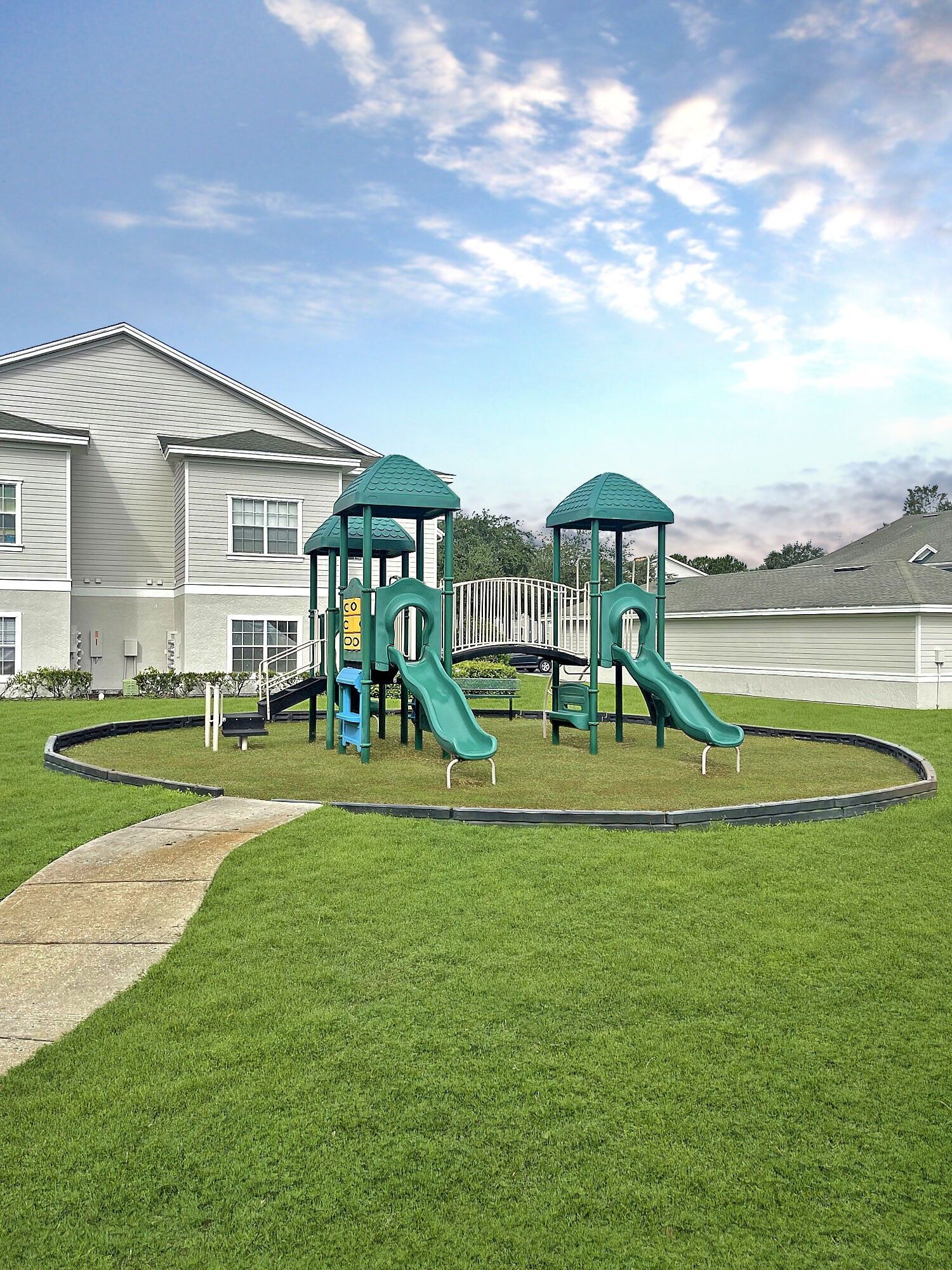 Lake 28: Residential building and playground