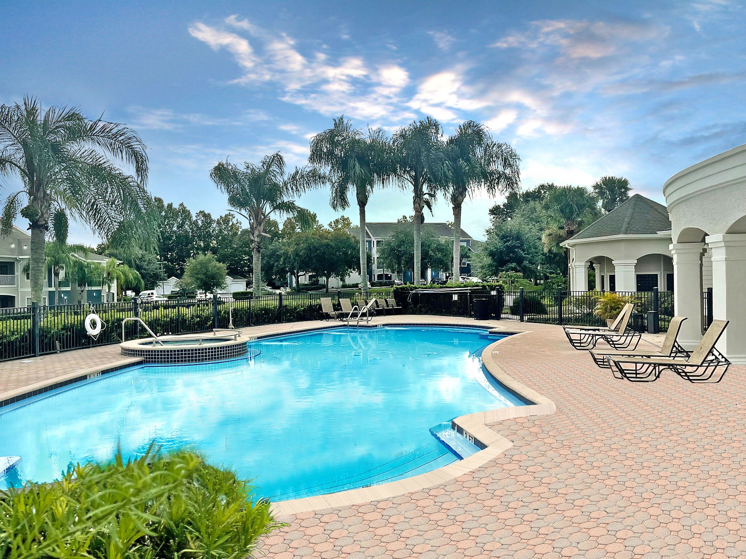 Lake 28: Pool deck and clubhouse