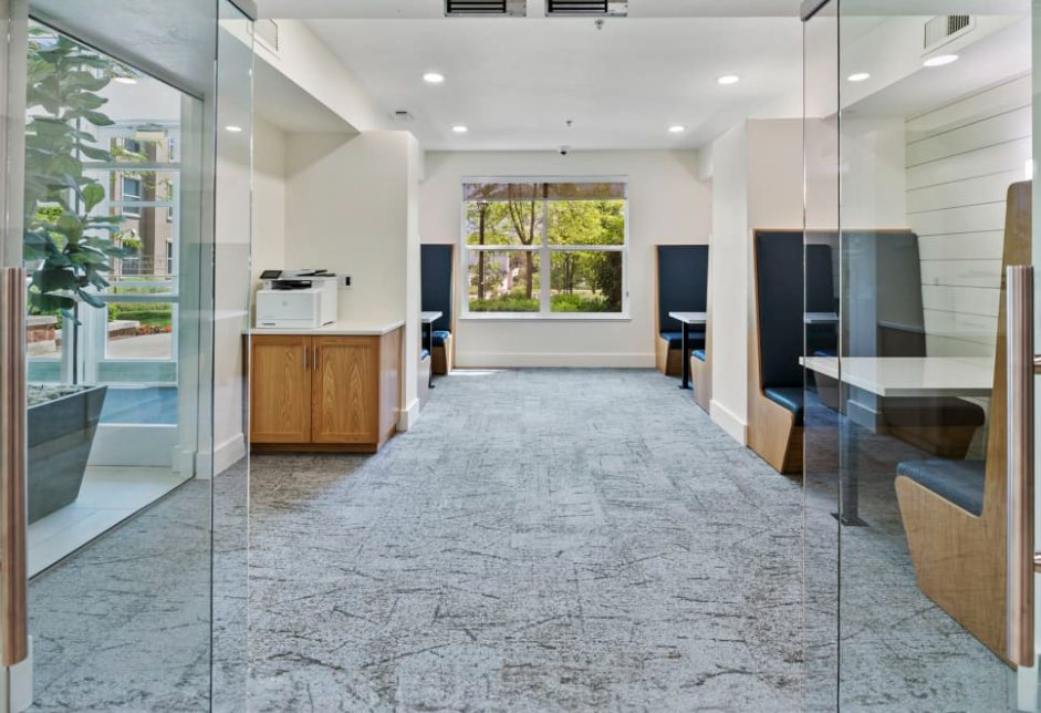 Colonial Court: Glass-walled business center and workspace