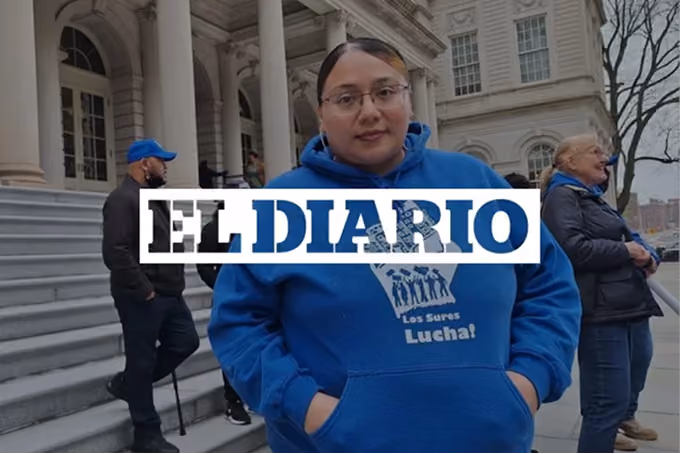 A woman in a blue hoodie with 'Los Surros Lucha!' printed on it stands outside a large building with columns and steps, with two other people nearby, one wearing a blue hat. The logo 'EL DIARIO' overlays the center of the image.