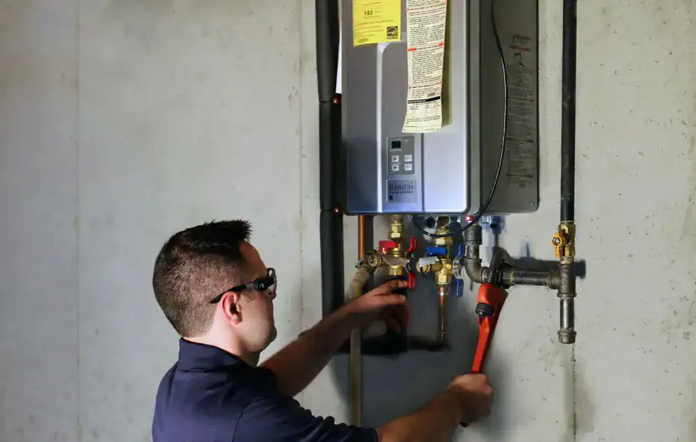 Professional-Plumber-Tankless-Water-Heater-Installation|
