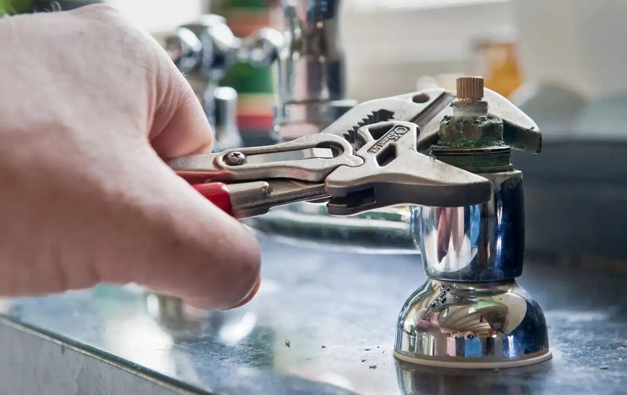Plumber-Fixing-A-Loose-Pipe