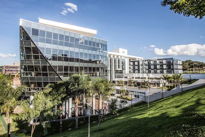 Edifício ION, sede da Faculdade Nova Brasília, faculdade própria do grupo que certifica os programas da PsiQs